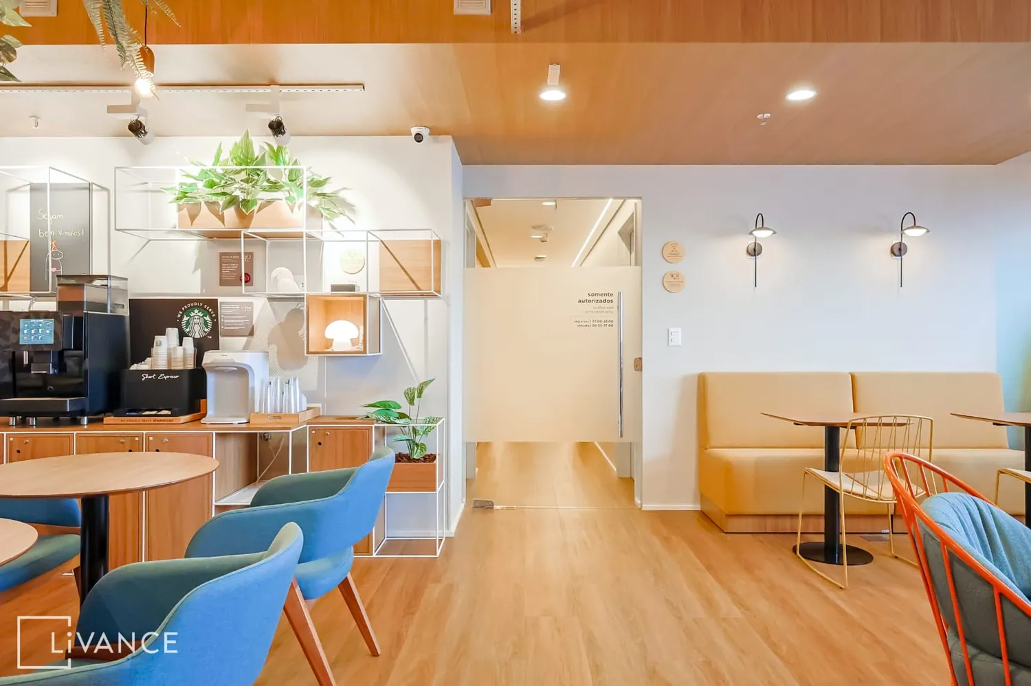 Espaço lounge com café cortesia